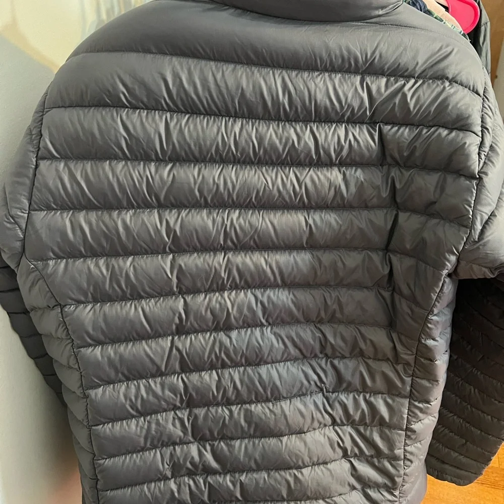 Patagonia Men's Charcoal Puffer Jacket - Picture 3 of 3